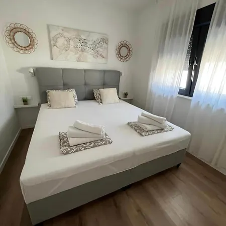 Holiday home Teuta House *
