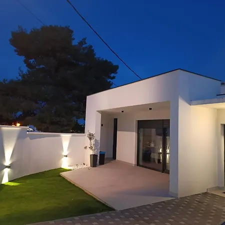 Vikendica Teuta House *